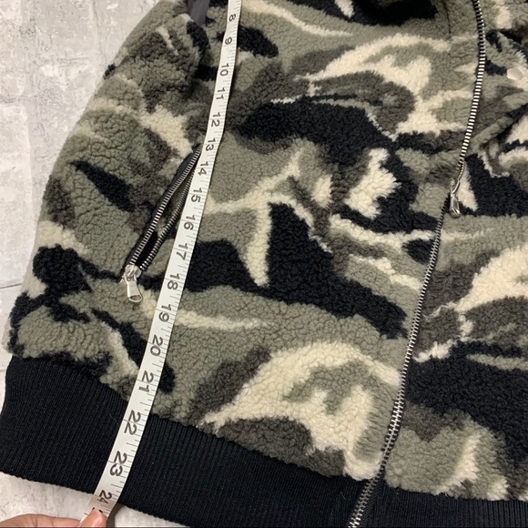 F21 Camouflage army green black shearling vest M - Picture 7 of 9